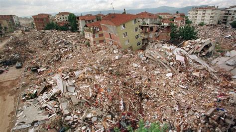 99 depreminde kaç kişi öldü